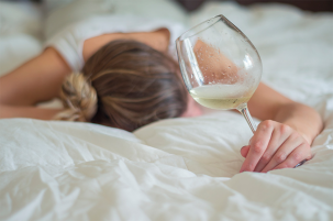 Алкоголь помогает уснуть: правда или миф